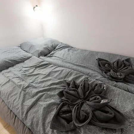 Cozy With Terrace Apartament *