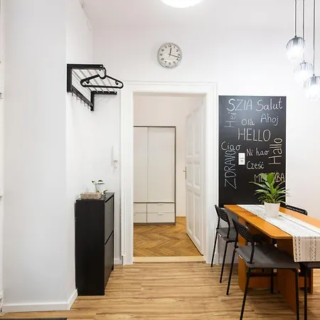 Cozy With Terrace Apartament *
