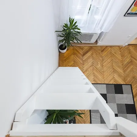Cozy With Terrace Apartament *